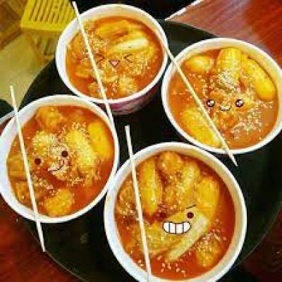 Tô giấy trắng đựng tokbokki